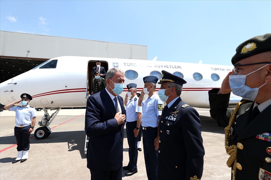 Millî Savunma Bakanı Hulusi Akar, İtalya ve İngiltere Savunma Bakanları ile Sicilya’daki Üçlü Toplantıda Bir Araya Geldi